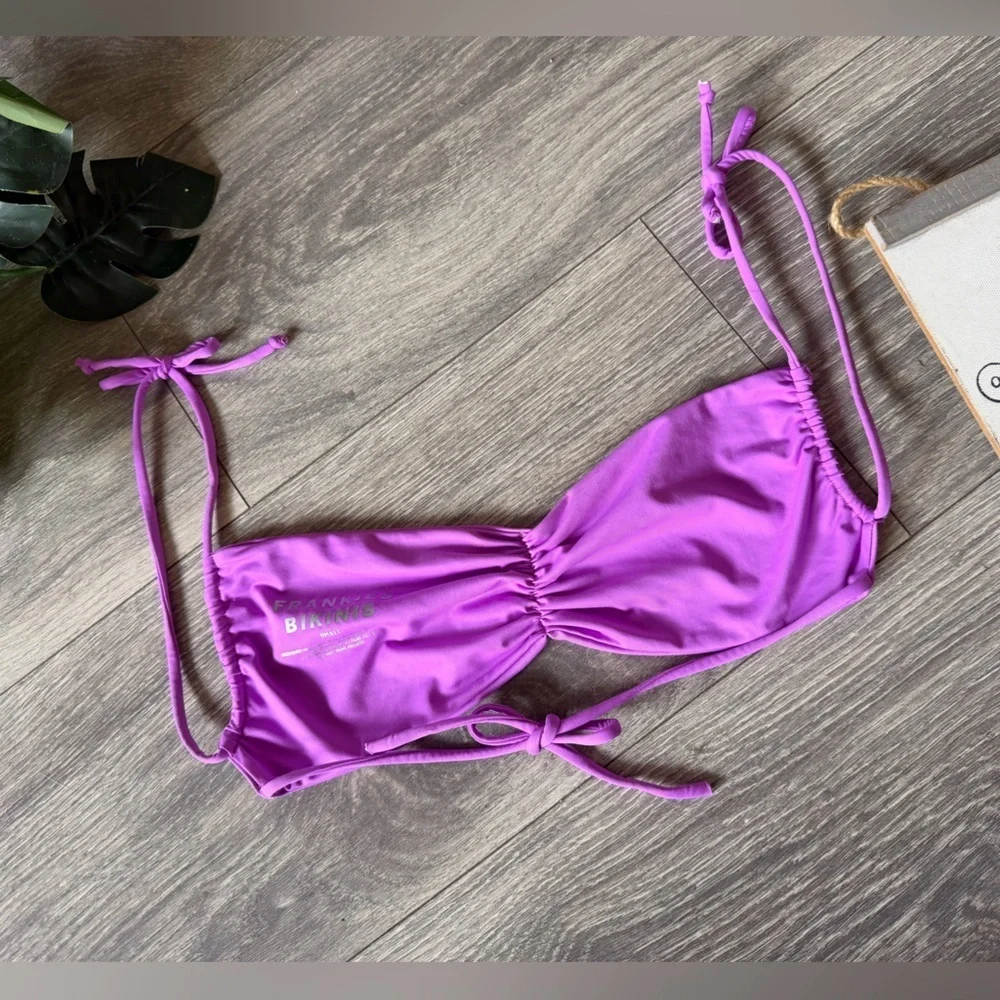 Frankie’s Bikinis “Foxy” Strappy Bandeau Bikini Top in Passionfruit. Size S